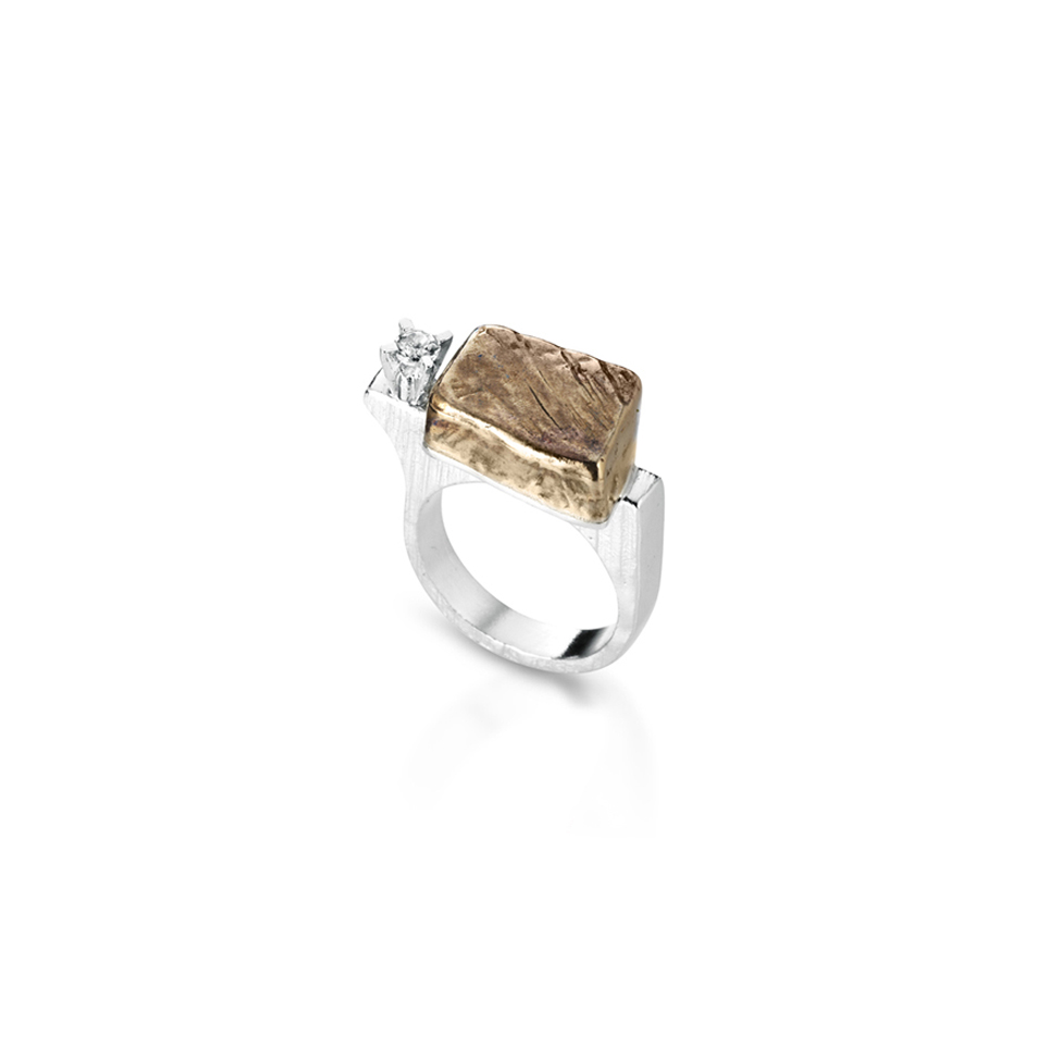  Silver, bronze ring with diamond